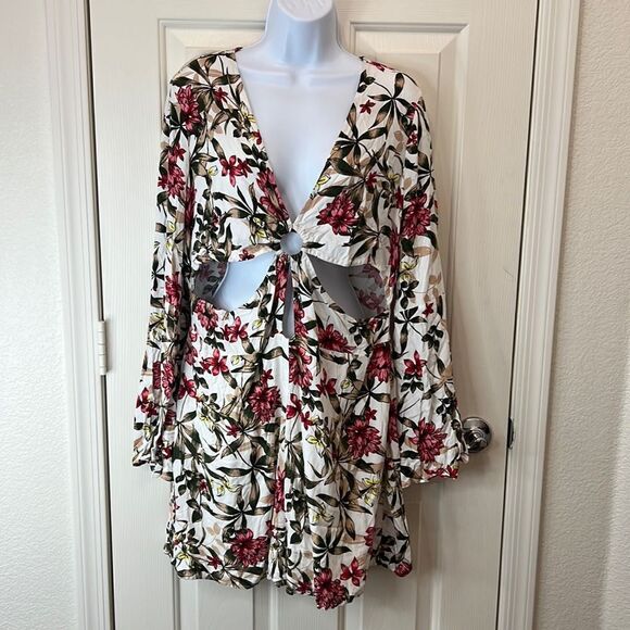 Material Girl Shorts Romper Size XXL V Neck Cutouts Floral White Gold Zipper New - Picture 1 of 8